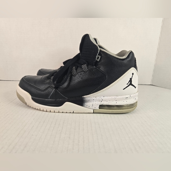 Nike Other - Air Jordan Flight shoes! Vintage 2014